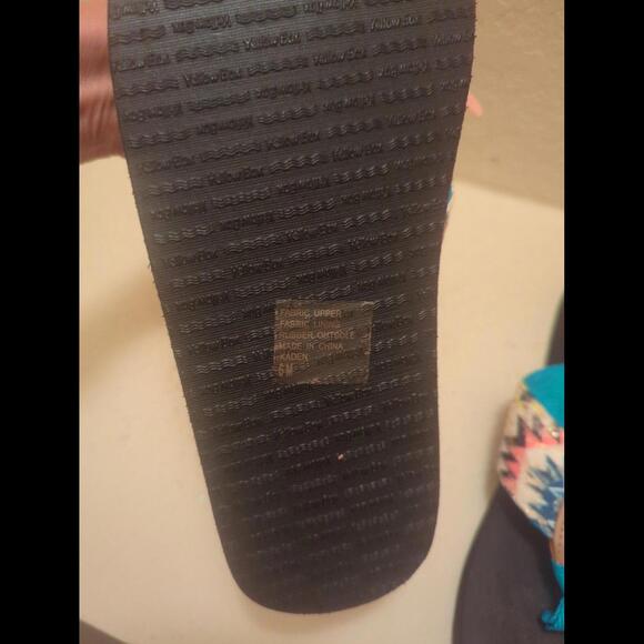 Yellow Box Flip-flops - Picture 4 of 6